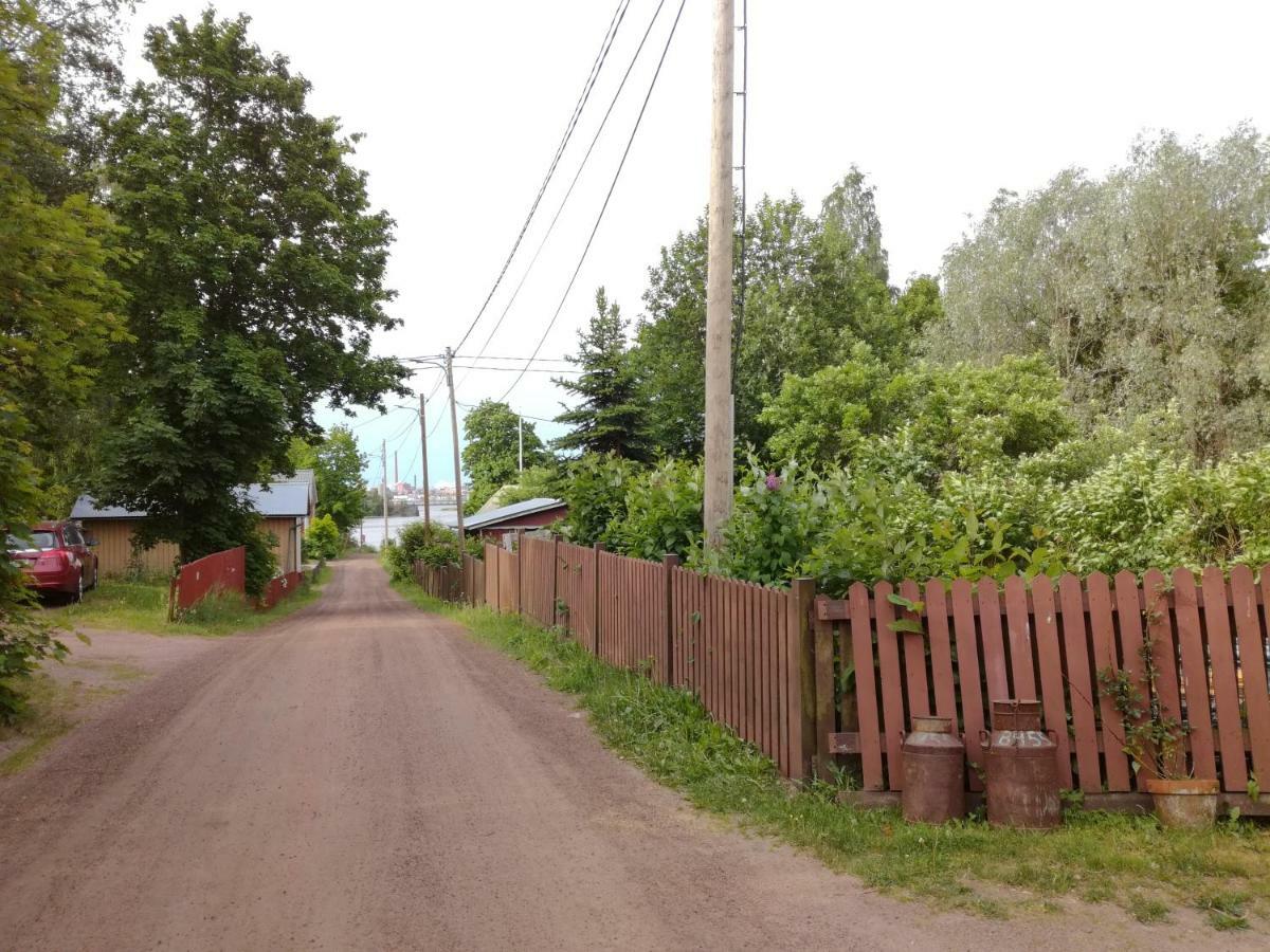 Guesthouse Lokinlaulu Kotka Exterior photo